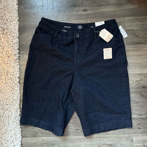 NEW WITH TAGS WOMENS SHORTS SIZE 14W - Picture 1 of 3